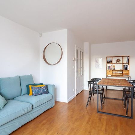 Апартаменты Spacious 1Br | Near City Center & Baby-Friendly! Лион Экстерьер фото