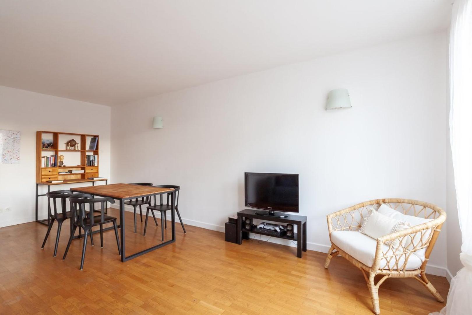 Апартаменты Spacious 1Br | Near City Center & Baby-Friendly! Лион Экстерьер фото