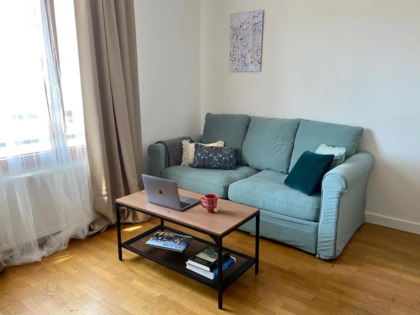 Апартаменты Spacious 1Br | Near City Center & Baby-Friendly! Лион Экстерьер фото