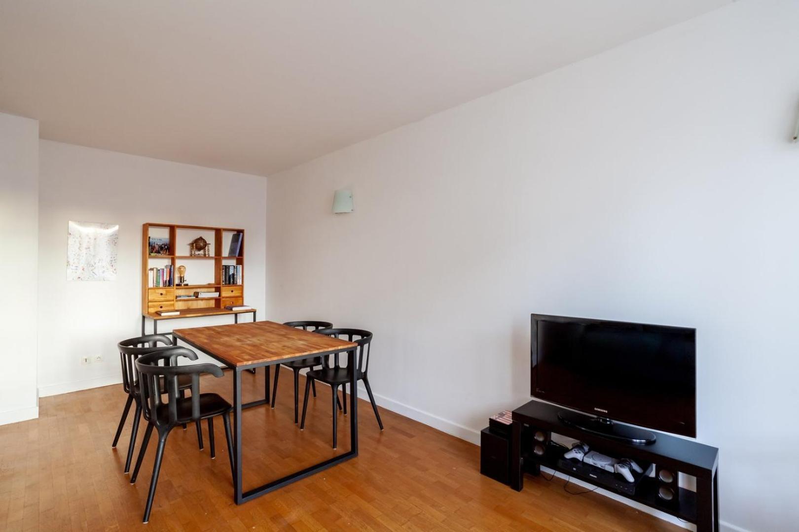Апартаменты Spacious 1Br | Near City Center & Baby-Friendly! Лион Экстерьер фото